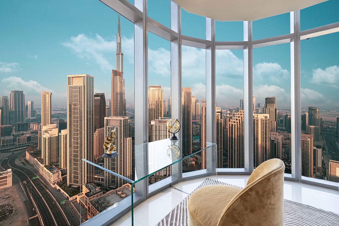 Corner panoramic suite